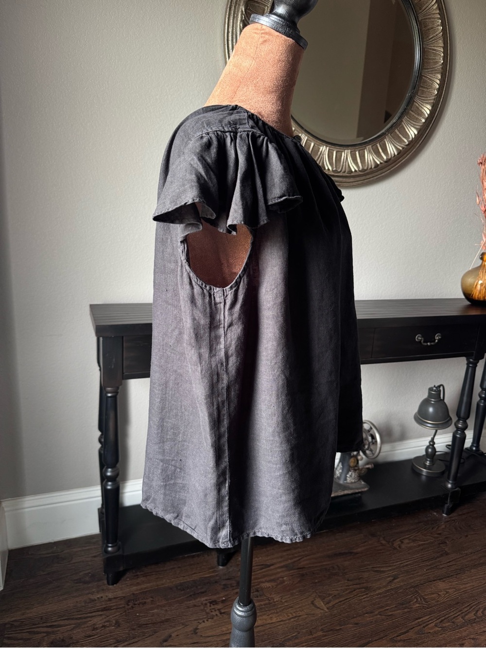 Velvet by Graham & Spencer Linen Black V-Neck Flutter Sleeve Blouse - Picture 7 of 11